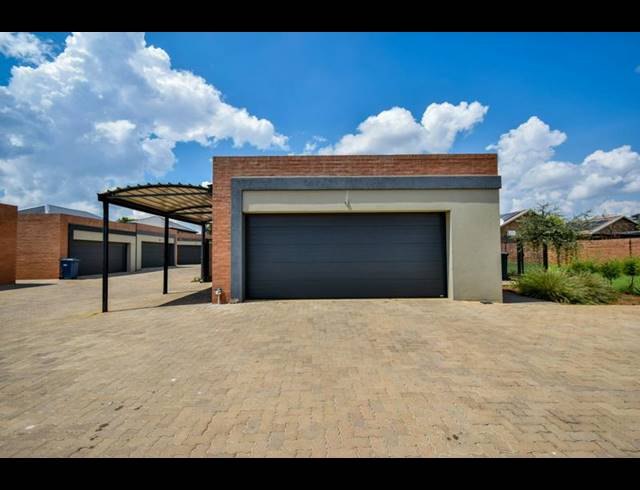 3 BEDROOM TOWNHOUSE FOR SALE IN ANNLIN